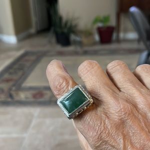 Vintage Sterling Silver Ring  no branding. Gorgeous Green stone. Turquoise/jade